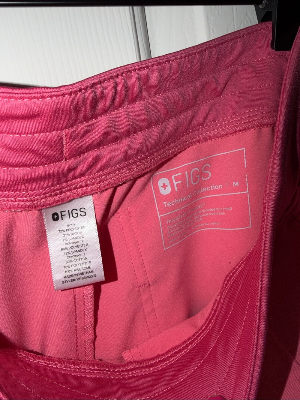 Figs Women’s V-Neck Top/Zamora jogger both size M - Picture 3 of 4